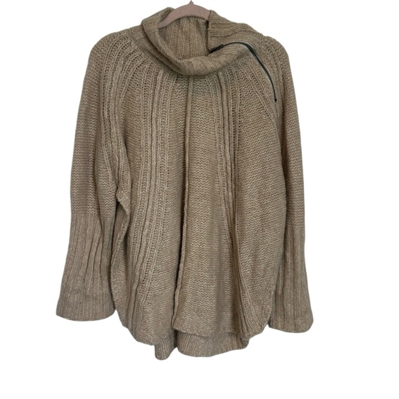 Free People Zip Split Pullover Sweater Size XS/S. Excellent preowned condition - Picture 5 of 8